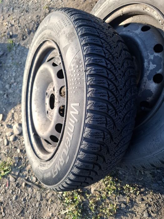 Vand roata rezerva fiat punto are anvelopa 165  70 14 buna kumho m+s
