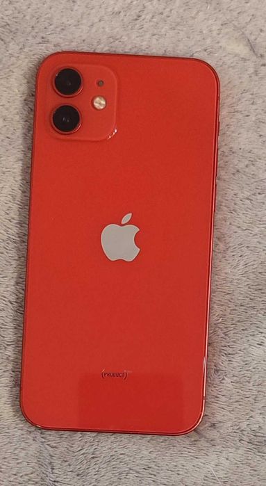 Vând iPhone 12, cu capacitate de stocare de 256 GB, culoarea RED. Arată foarte bine, carcasa și ecranul fara lovituri sau zgârieturi. Stare perfecta.