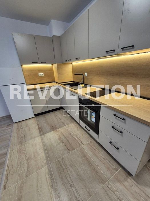 Дава се под наем Двустаен апартамент в Варна, Център - 75 кв.м за 618.12 € - Снимка #1