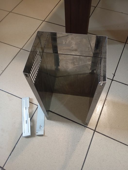 Hota bucătărie în conditi foarte bune