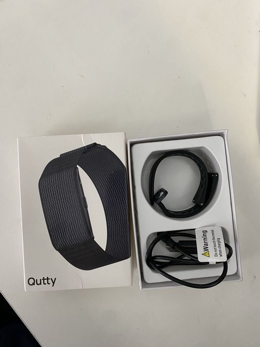 Срочно продам фитнес браслет Qutty Band