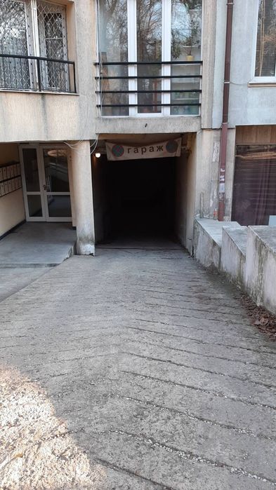 Дава се под наем Гараж / Паркомясто в София, Център - 18 кв.м за 132.6 € - Снимка #2