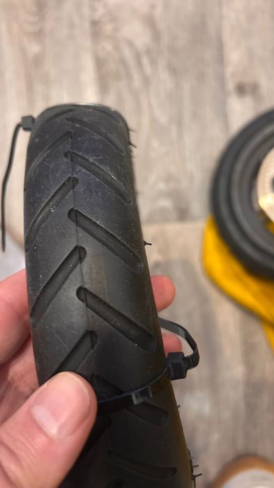 Продавам външна гума (покришка) за електрически скутер Xiaomi M365.