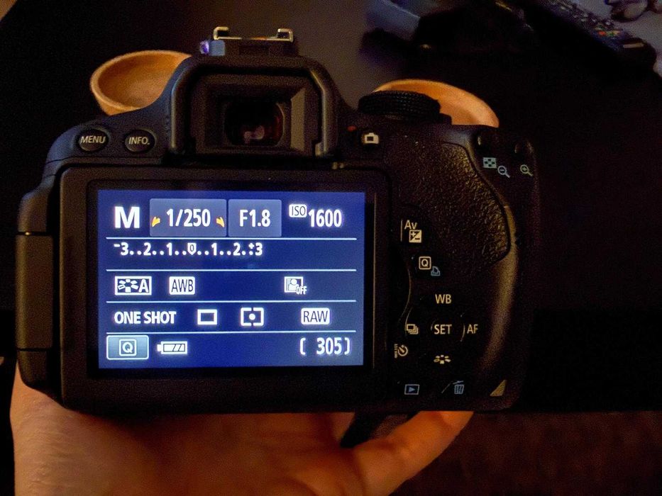 Canon EOS 700D + 18-55mm + 50mm f/1.8