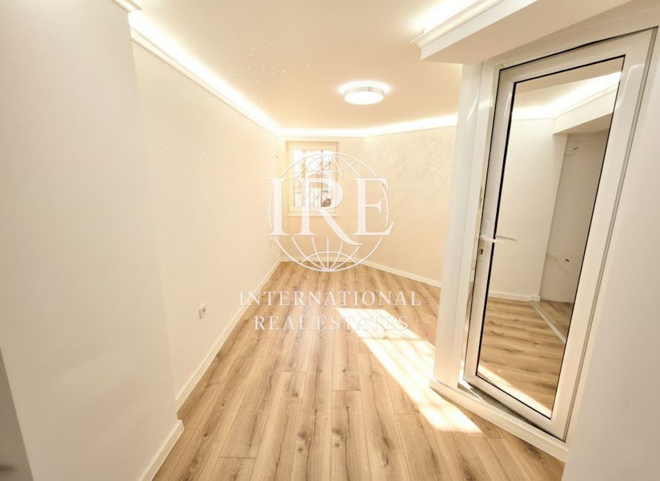 Продава се Едностаен апартамент в Варна, Гранд Мол Варна - 15 кв.м за 2800 €/кв.м - Снимка #1