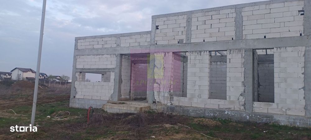 Săbăreni, casă la rosu 116 mp utili, curte 607 mp