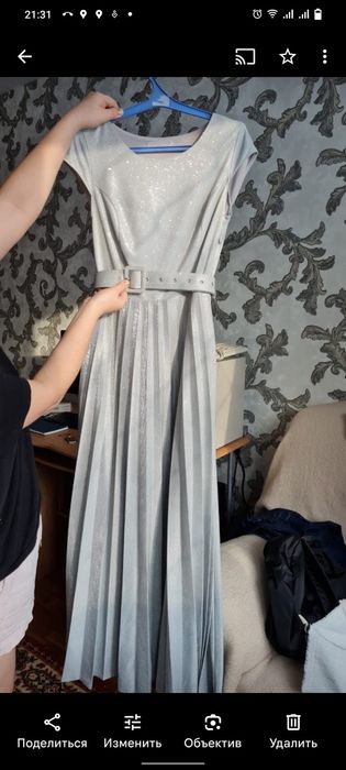 Платье красивое, серебристое