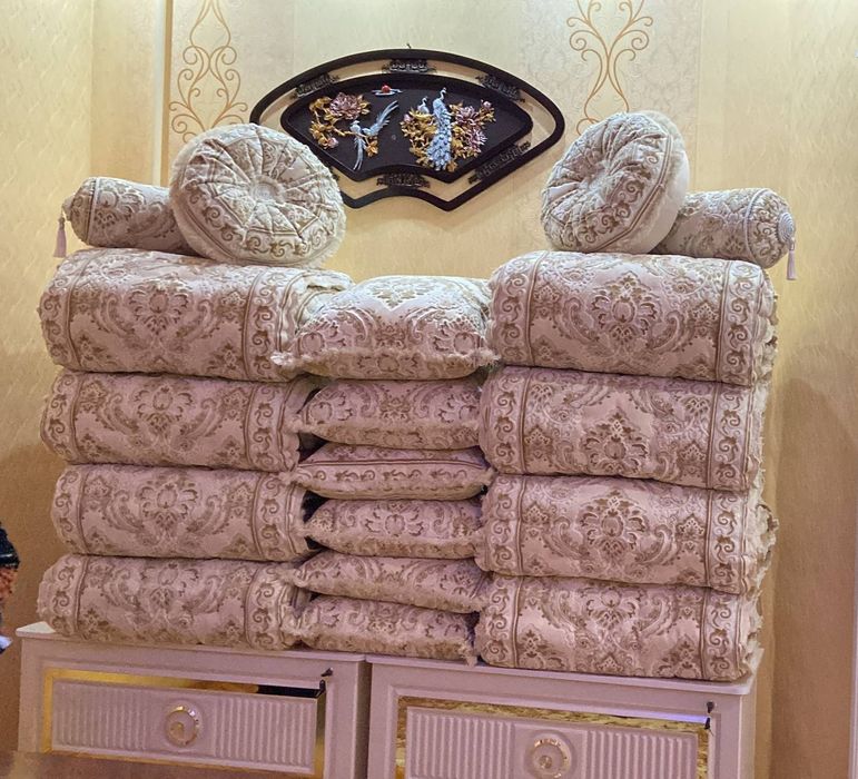 Янги сандиқ ва кўрпача ёстиқлар сотилади