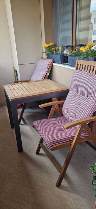 Външна маса и столове