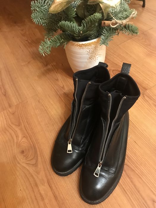 Ghete mărime 38, piele naturala Stradivarius