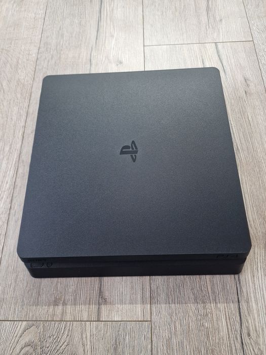 Vând PS4 Slim 500 GB