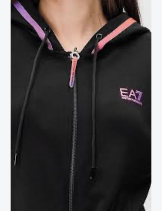 Продам  споривный костюм EA7