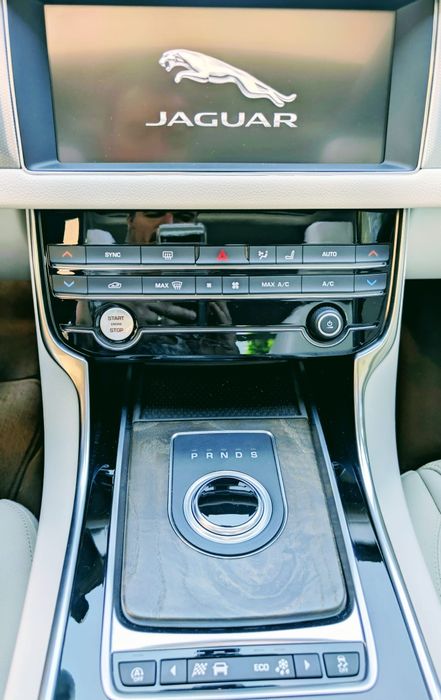 Jaguar XF 2020 + 2 Seturi de Jante - Revizii efectuate recent