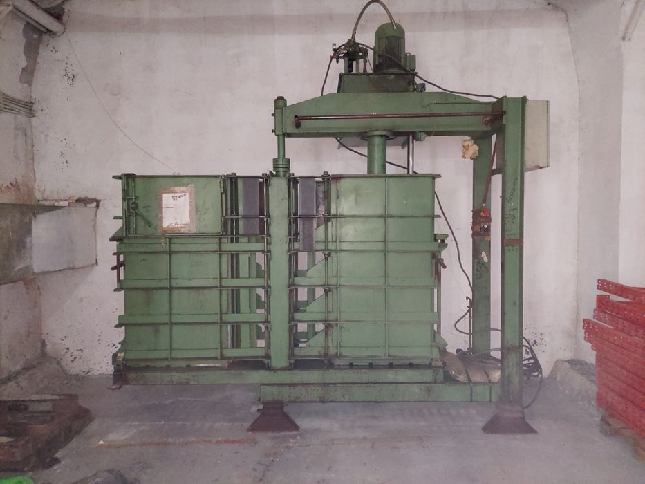 Преса/балировачка за дрехи