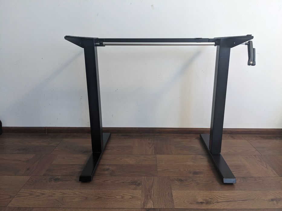 Ергономично бюро с регулираща се височина и дължина