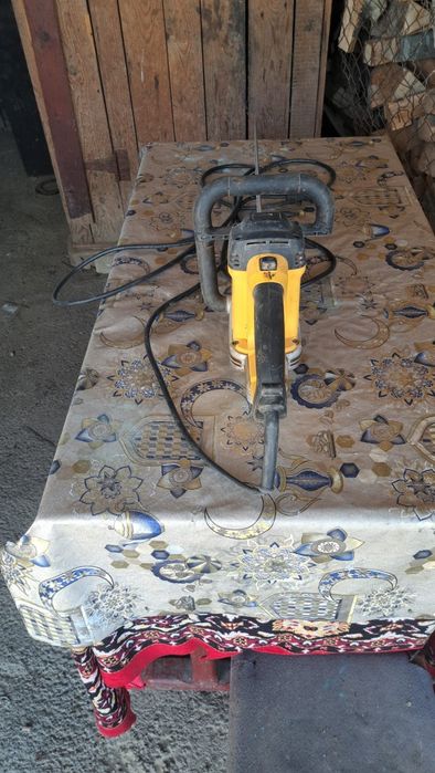 Foarfecă electrică gard viu DeWALT DWE397 – 1700W