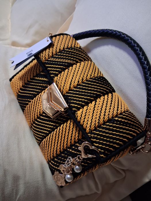 Poșetă lucrata manual ideal pentru un cadou superb