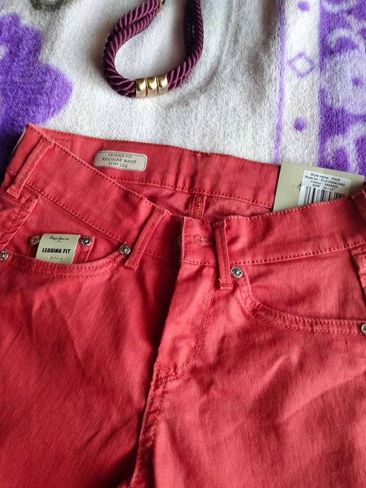 Blugi skinny Pepe Jeans rosii , marime 24/32 noi cu eticheta
