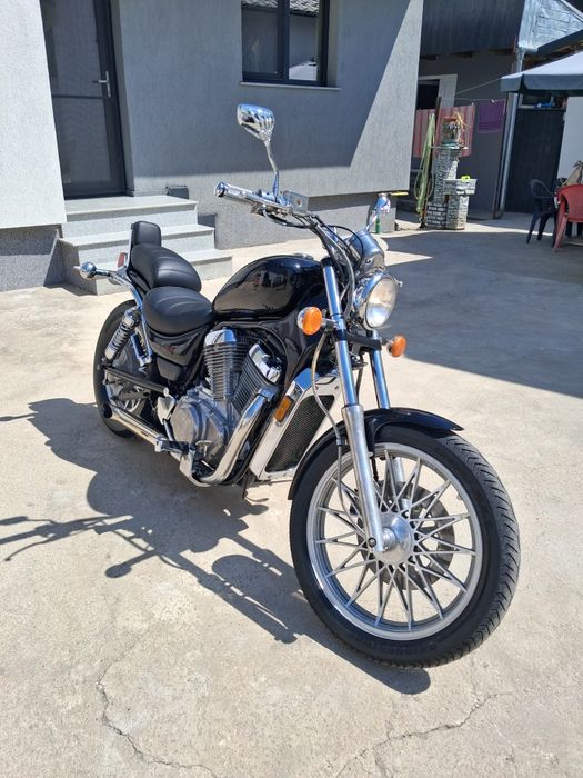 Vând suzuki intruder