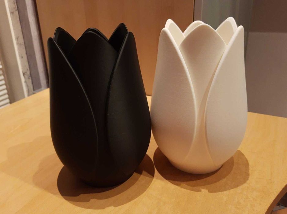 Кашпи и вази за градина и дом!