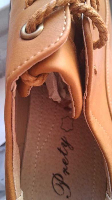 Pantofi noi din piele naturala