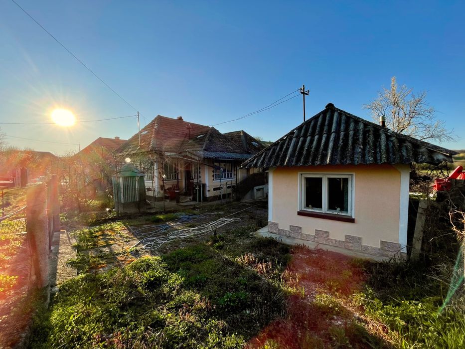 Casă cu 3 camere, teren 1000mp