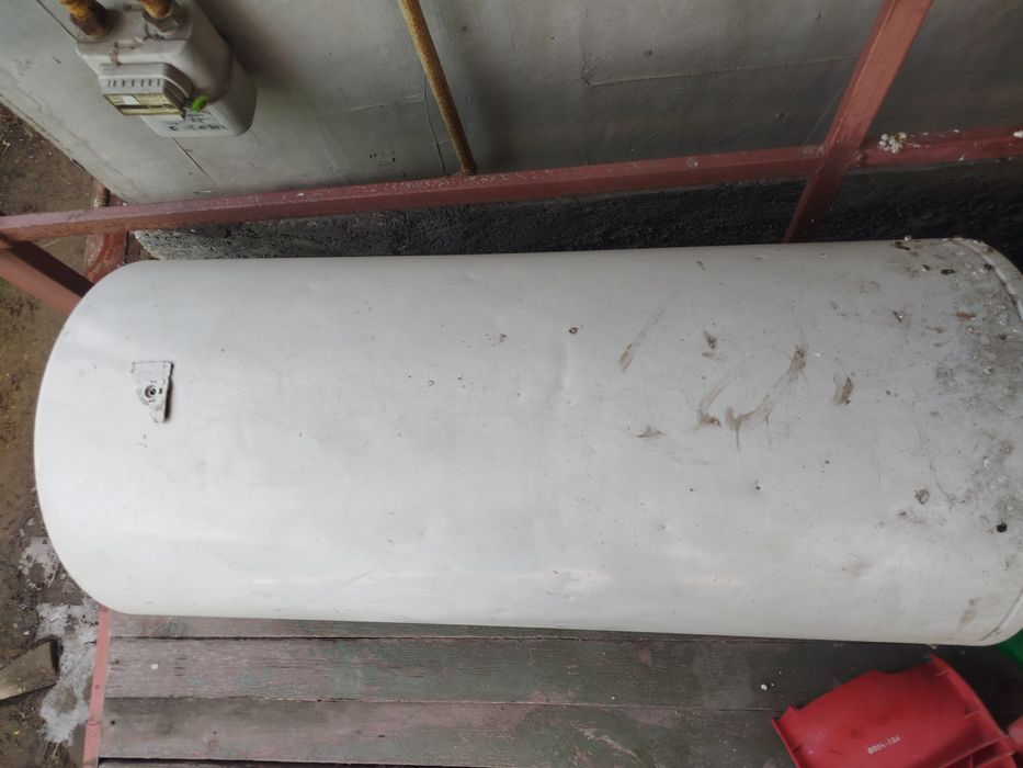 200 л водонагреватеть Ariston