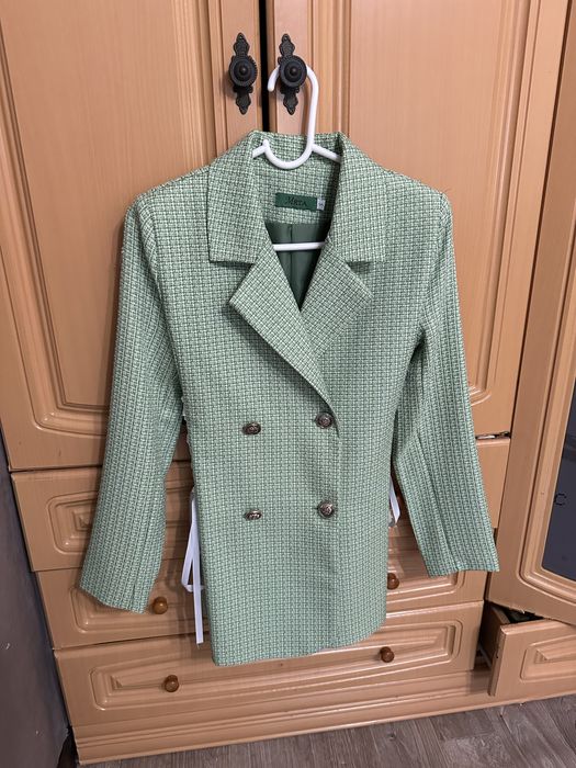 Продам приталенный пиджак