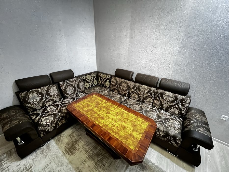 Продается уголок, мягкий диван со столом