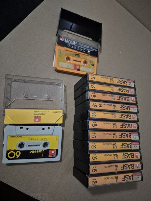 Vând Lot 13 casete audio originale Basf LH,SM,muzica mixta de 60 minute