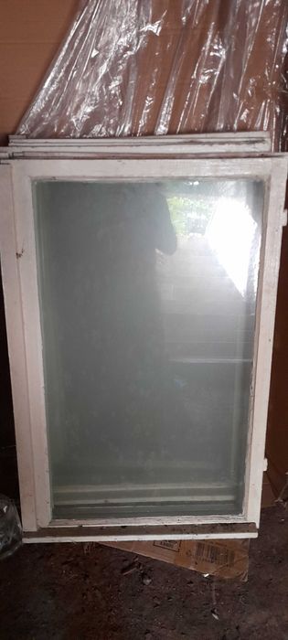 Ferestre (giurgiuvele) din  molid si stejar,  in stare buna.