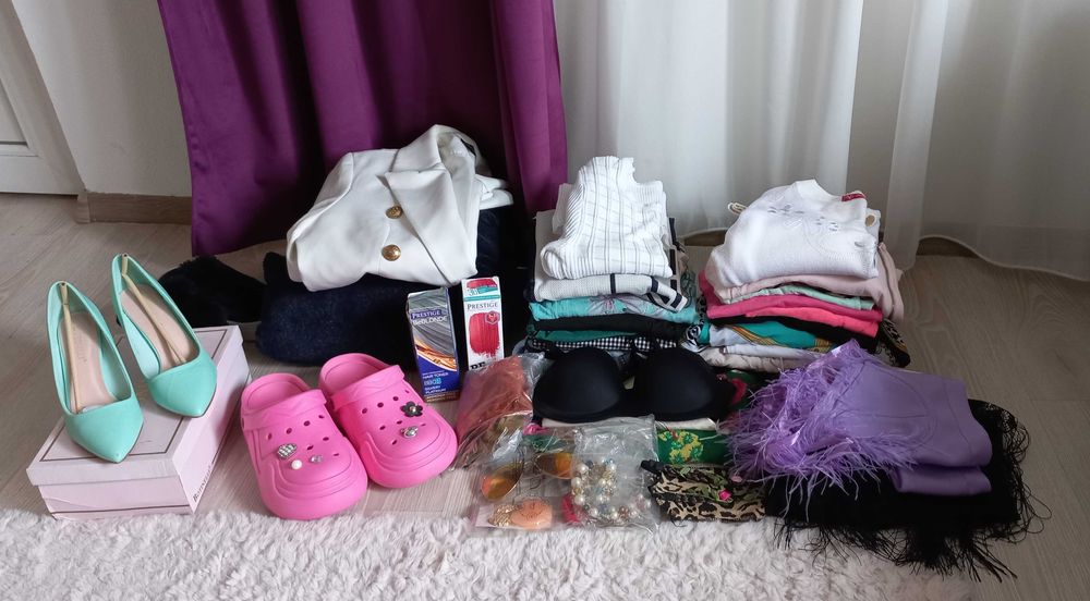 Haine dama S/M si accesorii