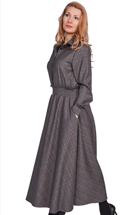 Зимна дълга рокля, каре. Красива, модерна рокля.