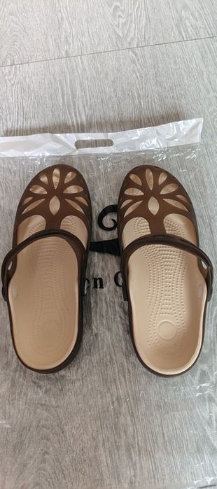 Продам новые босоножки для пляжа и бассейна