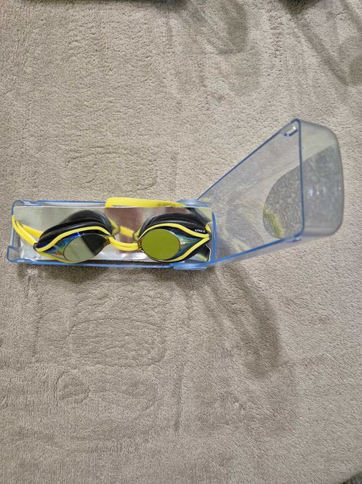 Плувни очила  за активни  плувци маркови