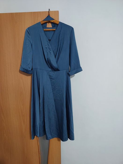 Продам красивое платье. 48 размер. 6000 тенге.