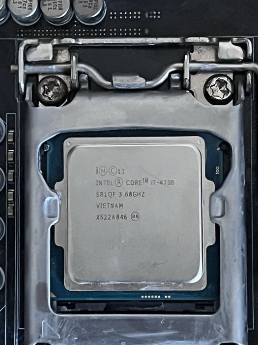 Kit placa baza + procesor:  i7-4790 + ASUS B85-PRO GAMER + 8GB DDR3