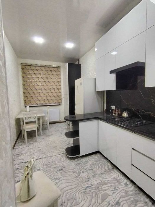 Сдается 3х комнатная квартира ор.р сахарная больница Анорбанк 300 у.е