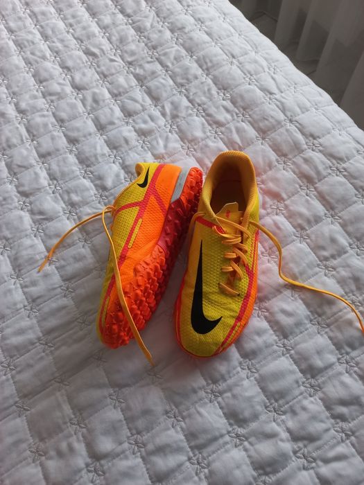Футболни обувки Adidas Nike
