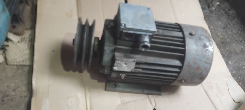 Трифазен ел мотор