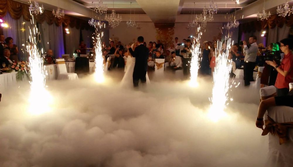 Fum greu dansul mirilor - Artificii rotative și verticale - Baloane explozive, gheata carbonica primire invitati