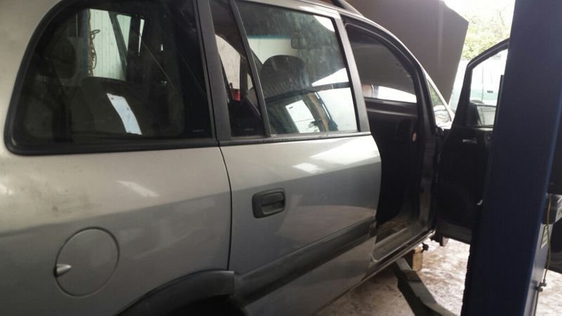 Dezmembram Opel Zafira 2.0
