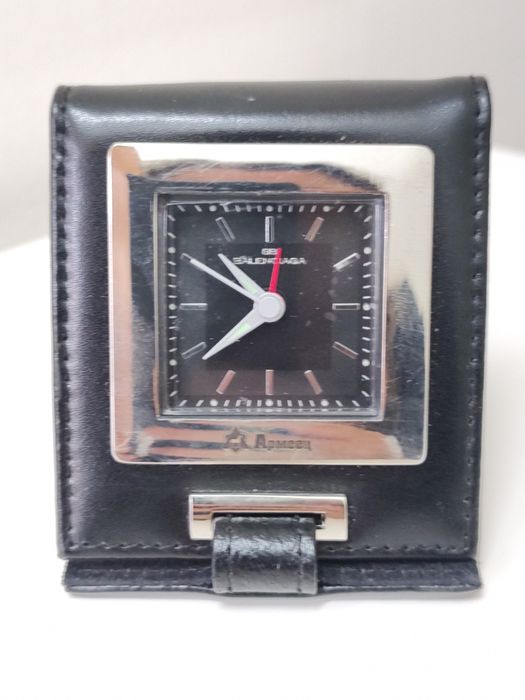 Balenciaga преносим будилник с кожен калъф