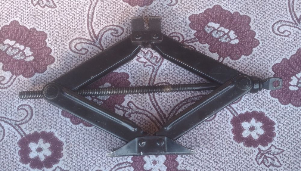 Продам домкрат в хорошем