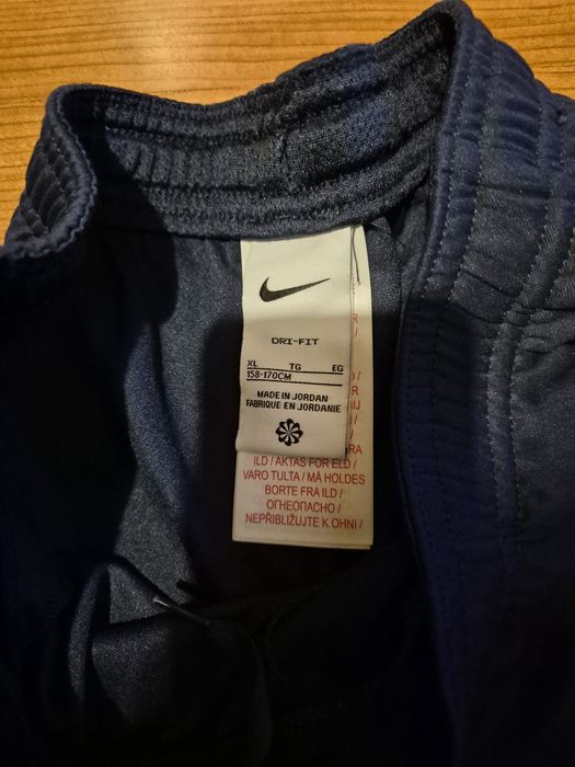 Нов! Размер 158-170 см. NIKE
