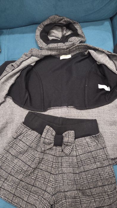 Продавам момичешко кокетно  комплектче