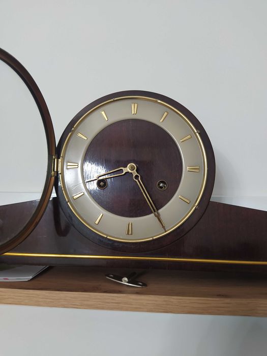 Античен каминен часовник VEB, работещ, с ключ, оригинален сериен номер