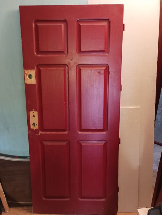 Врата масивна дървена