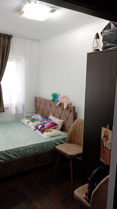 Vând ap 3 camere parter