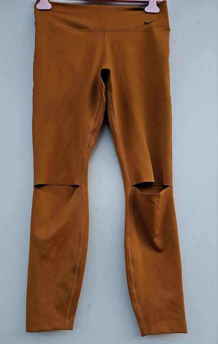 Nike оригинален дамски клин нов М/Л размер